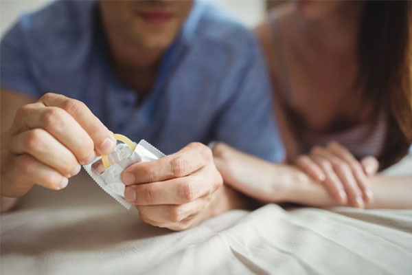 Bạn nên chọn dòng bao cao su phù hợp với cả hai Bạn nên chọn dòng bao cao su phù hợp với cả hai