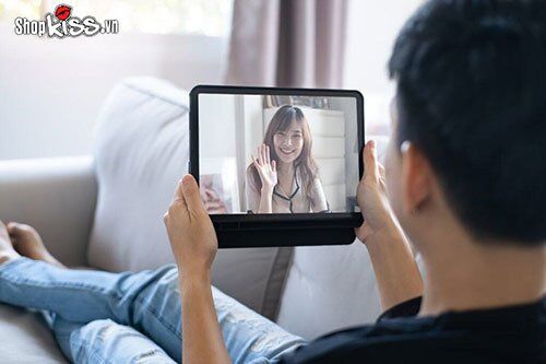 Đàn ông đang yêu làm gì khi nhớ người yêu?